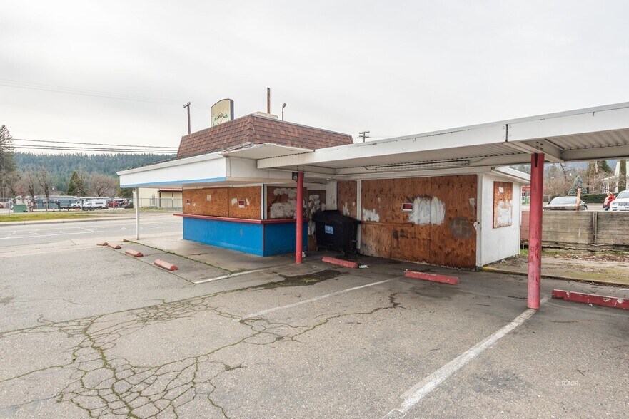 More Photos Of 1081 Main St, Weaverville Fast Food For Sale