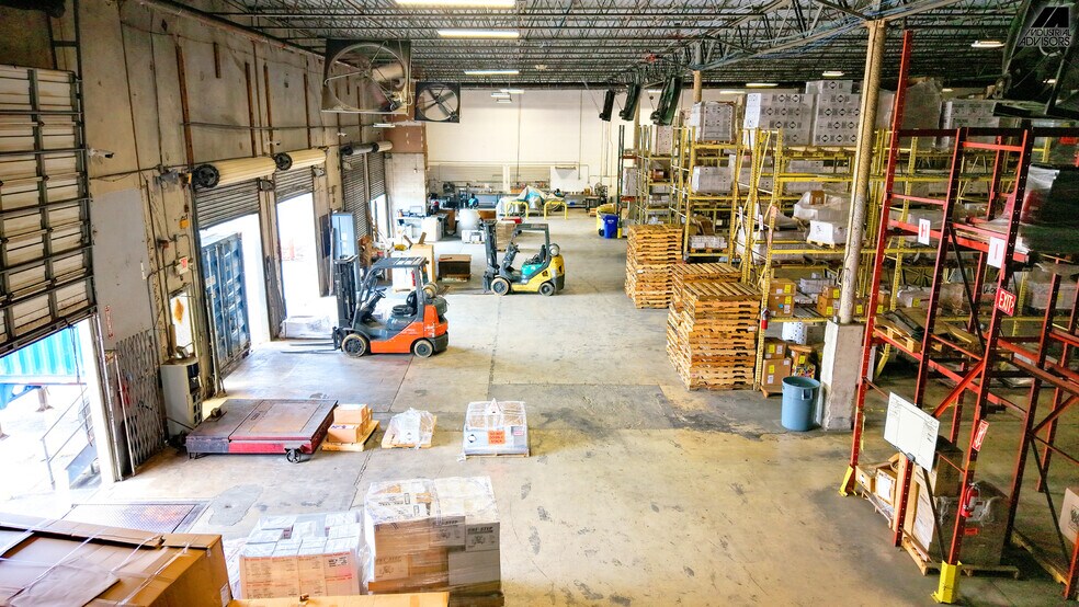 More Photos Of 1361-1363 NW 155th Dr, Miami Warehouse For Lease