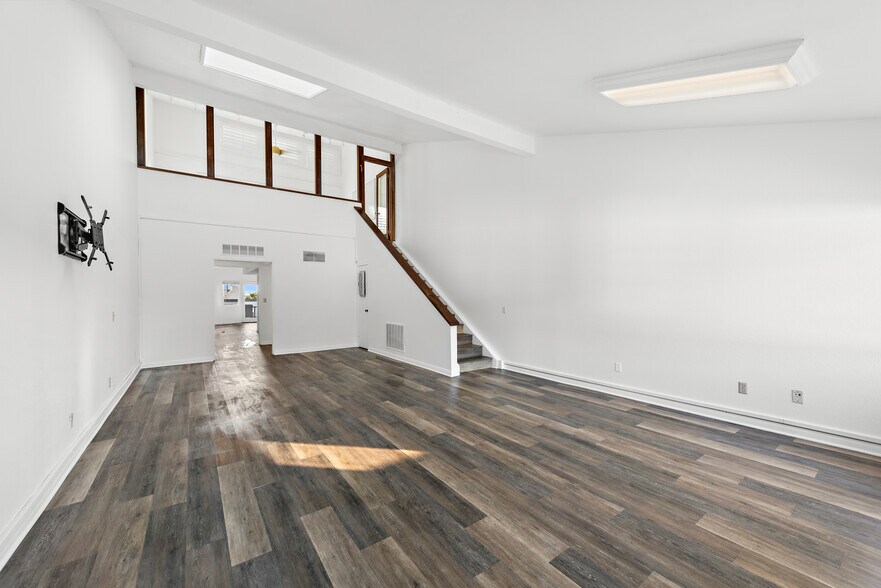 More Photos Of 1590 S Coast Hwy, Laguna Beach Storefront Retail Office For Sale