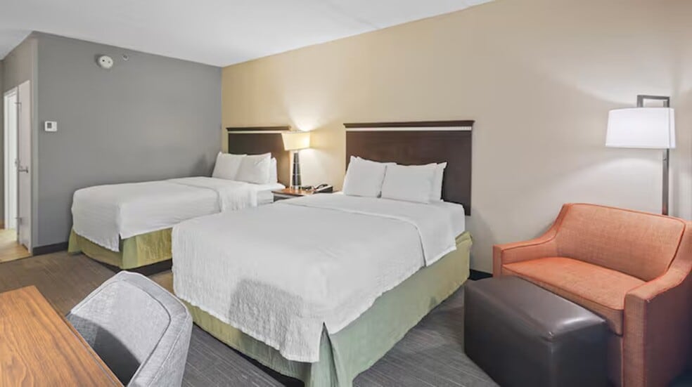 More Photos Of 450 Parkway 575, Woodstock Hotel For Sale