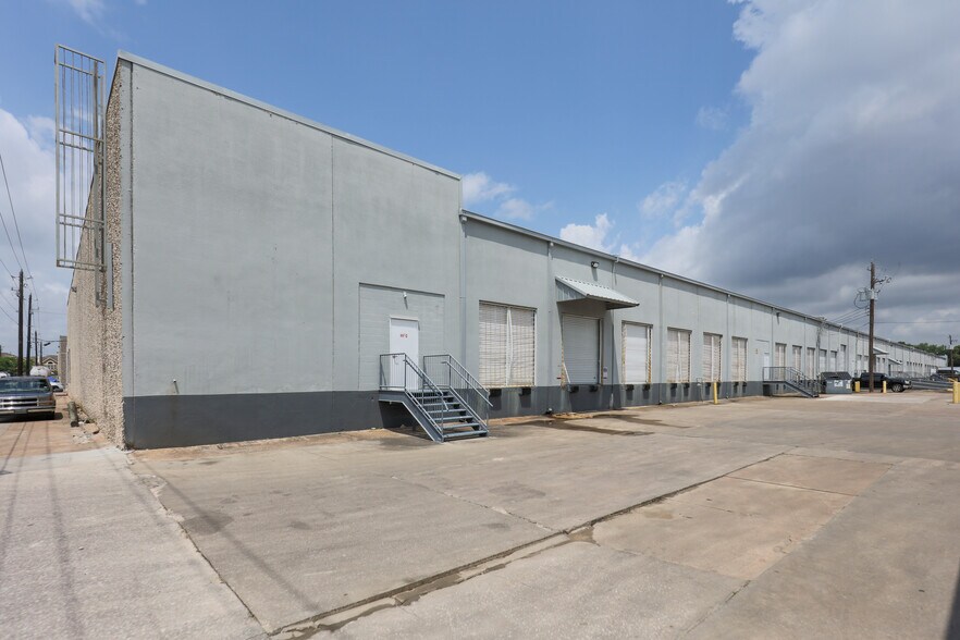 More Photos Of 3605 Willowbend Blvd, Houston Unknown For Lease