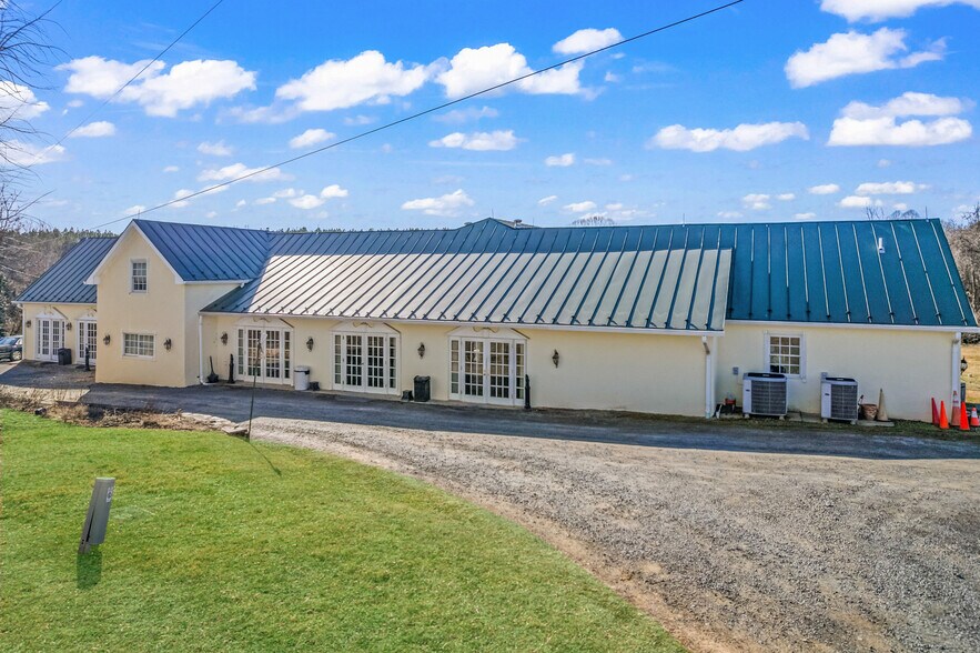 More Photos Of 23130 Briar Patch Ln, Middleburg Hospitality For Sale