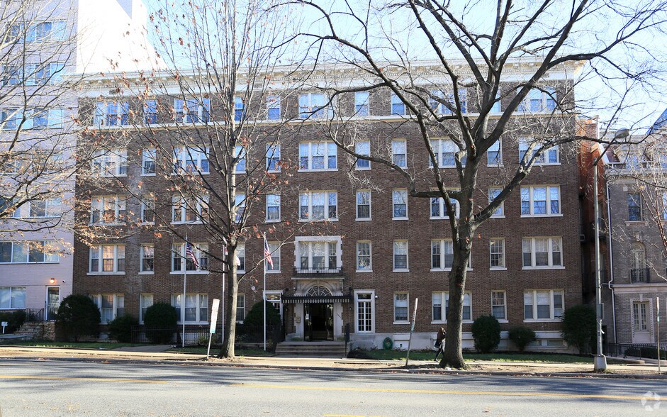 More Photos Of 2807 Connecticut Ave NW, Washington Apartments For Sale