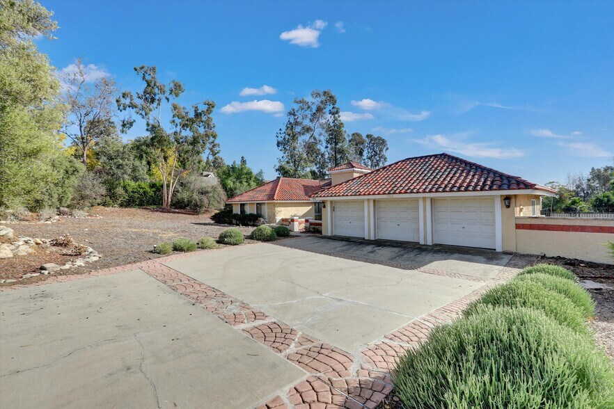 More Photos Of 784 Pomello Dr, Claremont Assisted Living For Lease