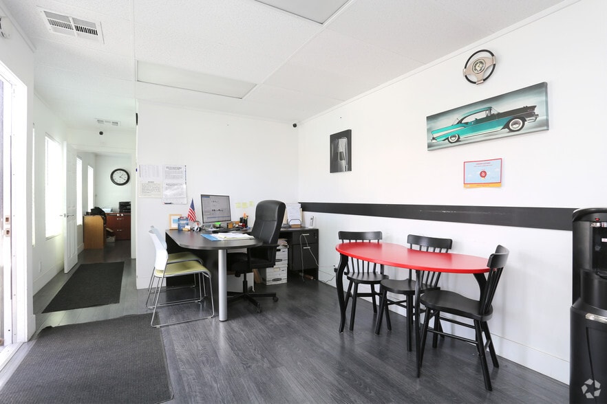 More Photos Of 2730 Garnet Ave, San Diego Auto Dealership For Sale