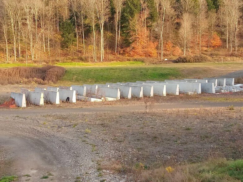 More Photos Of 224 Michael Ln, New Berlin Racetrack For Sale