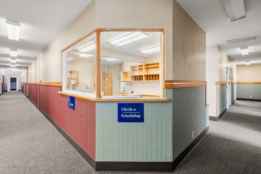 More Photos Of 125 NE Manzanita Ave, Grants Pass Medical For Sale