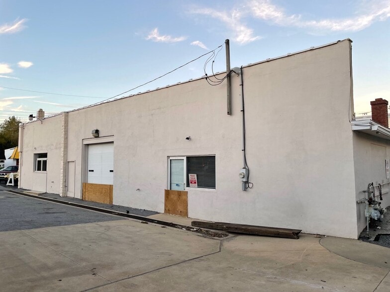 More Photos Of 622 E Gay St, West Chester Storefront Retail Office For Sale