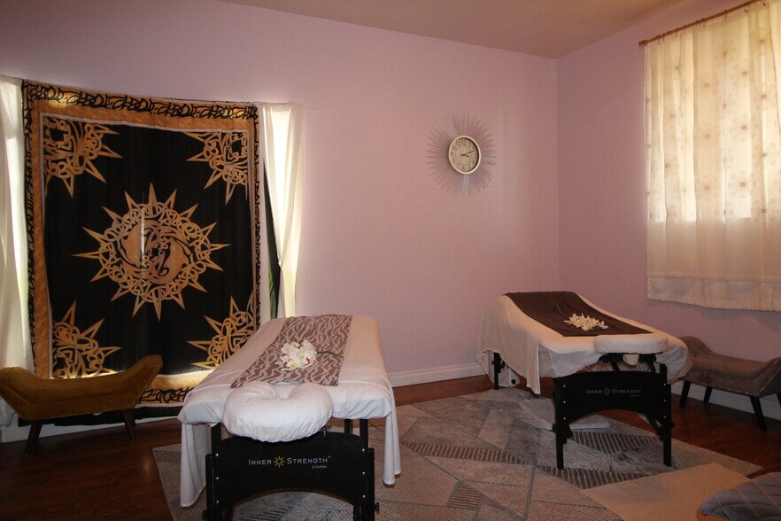 More Photos Of 81-6587 Mamalahoa Hwy, Kealakekua Storefront Retail Office For Sale