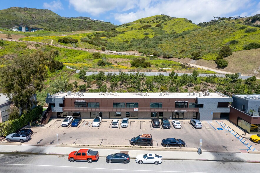 More Photos Of 22333 Pacific Coast Hwy, Malibu Storefront Retail Office For Lease
