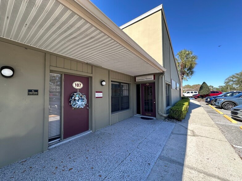 More Photos Of 2000 E Edgewood Dr, Lakeland Office For Lease