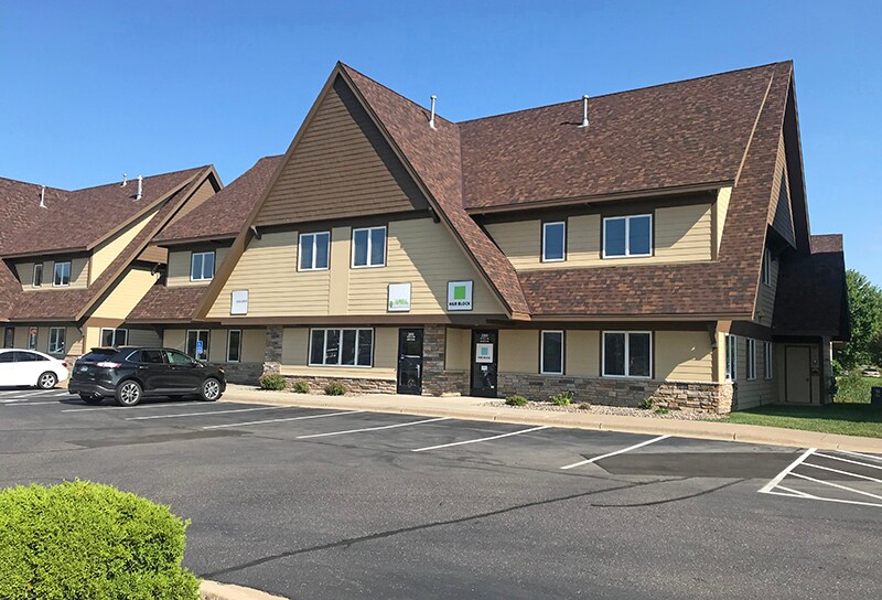 More Photos Of 2085 County Road D E, Maplewood Office For Lease