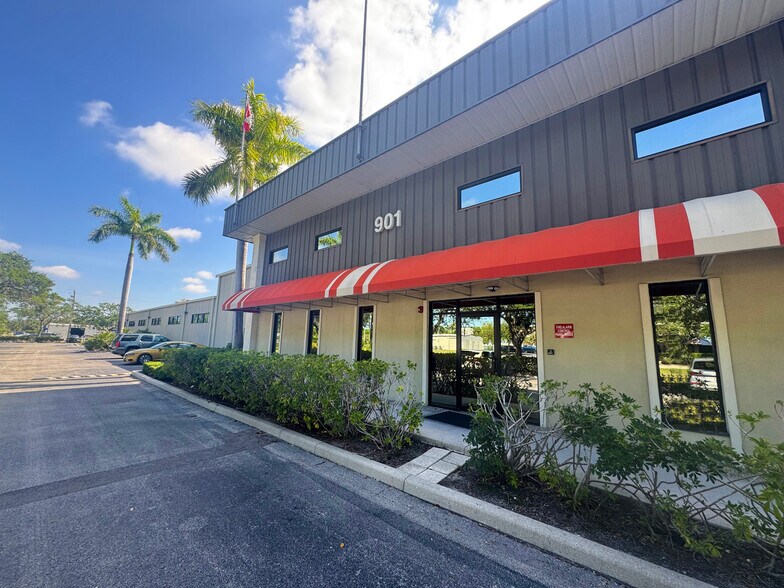 More Photos Of 901 Industrial Blvd, Naples Manufacturing For Sale