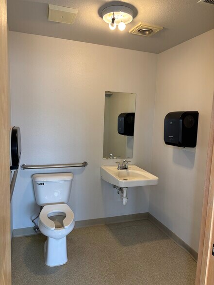 More Photos Of 1755 Airway Ave, Kingman Healthcare For Lease