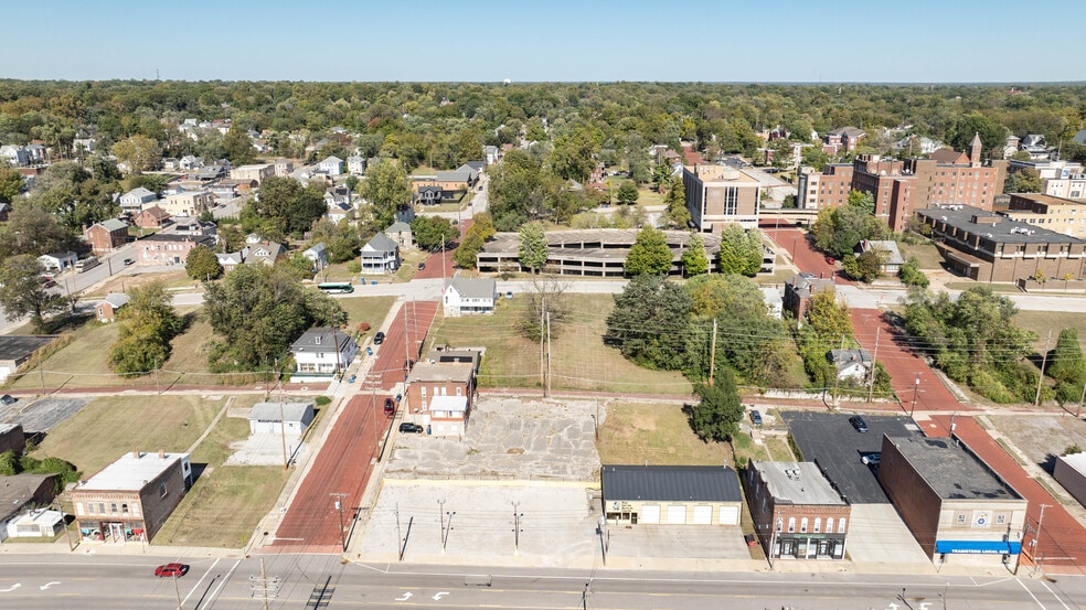 More Photos Of 808 E Broadway, Alton Specialty For Sale