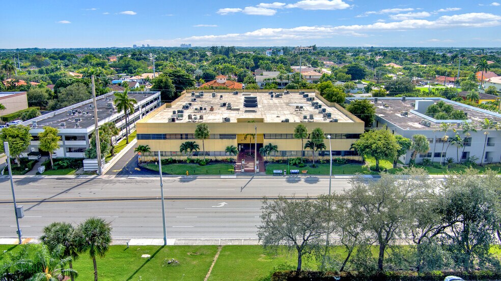 More Photos Of 8370 W Flagler St, Miami Medical For Lease