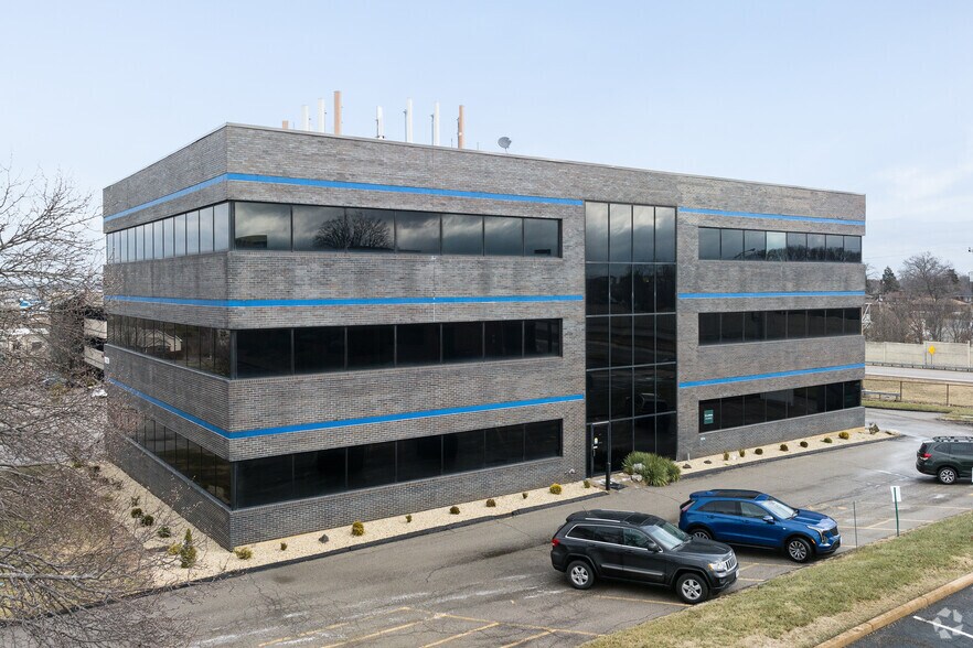 More Photos Of 11124 S Towne Sq, Saint Louis Office For Lease