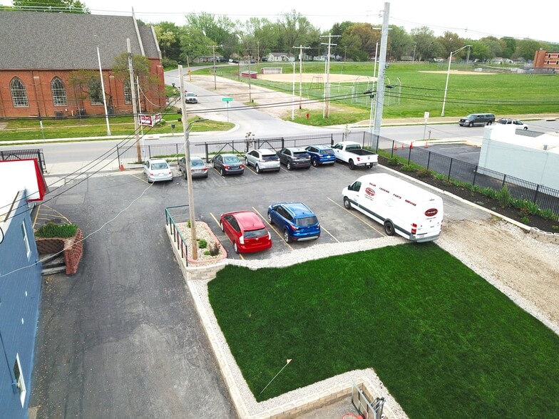 More Photos Of 7511 Leavenworth Rd, Kansas City Auto Repair For Sale