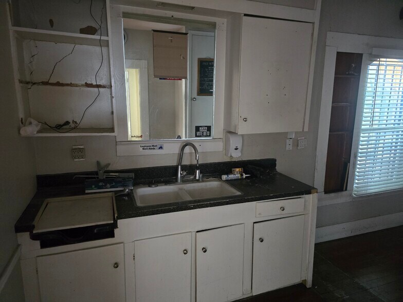 More Photos Of 1307 Culebra Rd, San Antonio Storefront Retail Residential For Sale