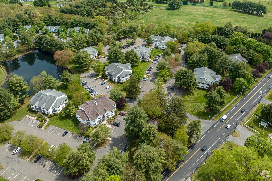 More Photos Of 2 Forest Park Dr, Farmington Medical For Lease