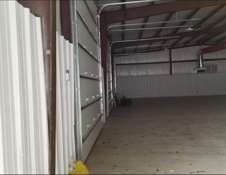 More Photos Of 8007 Counts Massie Rd, Maumelle Warehouse For Lease