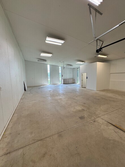 More Photos Of 2110 9th St E, Glencoe Industrial For Lease