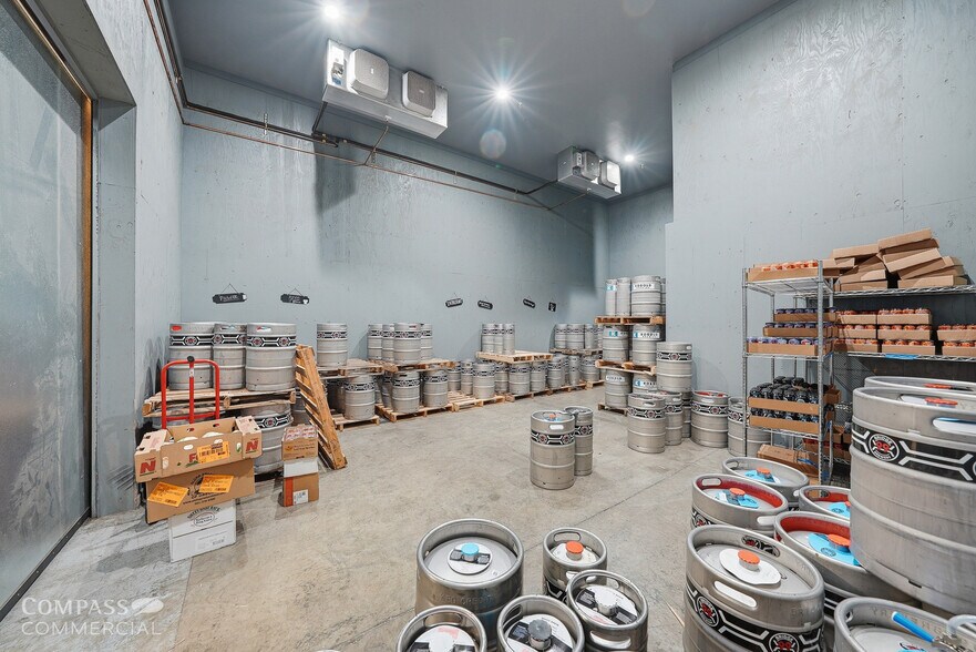 More Photos Of 63063 Layton Ave, Bend Warehouse For Sale