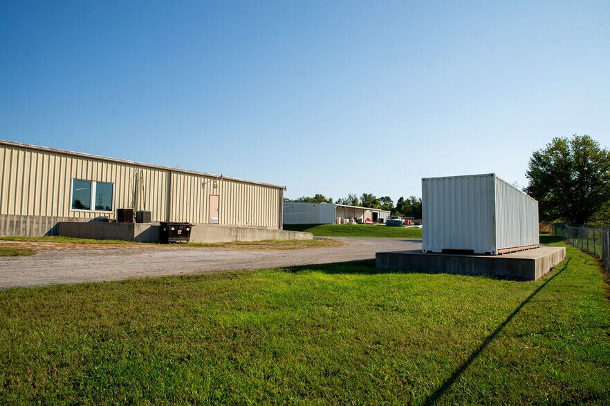 More Photos Of 1630 N Eldon Ave, Springfield Unknown For Lease