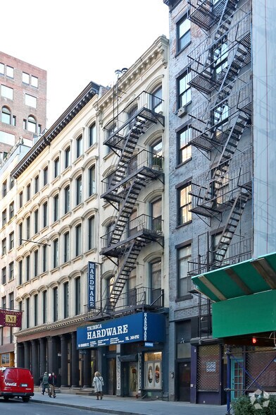 More Photos Of 154 Chambers St, New York Apartments For Sale