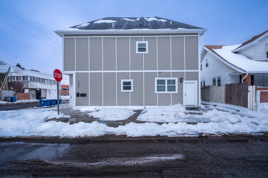 More Photos Of 2305 E Michigan St, Indianapolis Flex For Sale