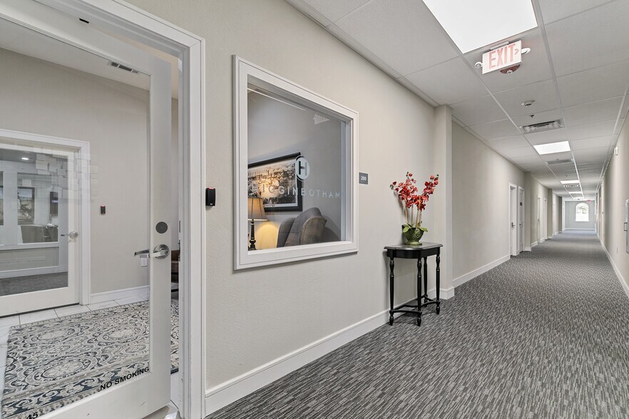 More Photos Of 205 W Louisiana St, McKinney Office For Lease
