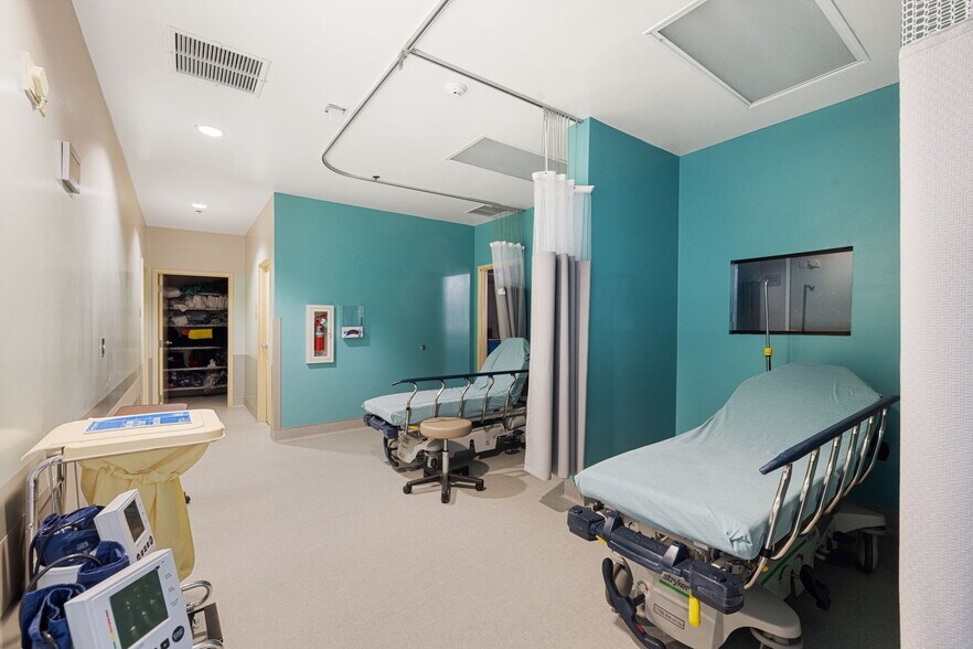 More Photos Of , Indio Office For Sale
