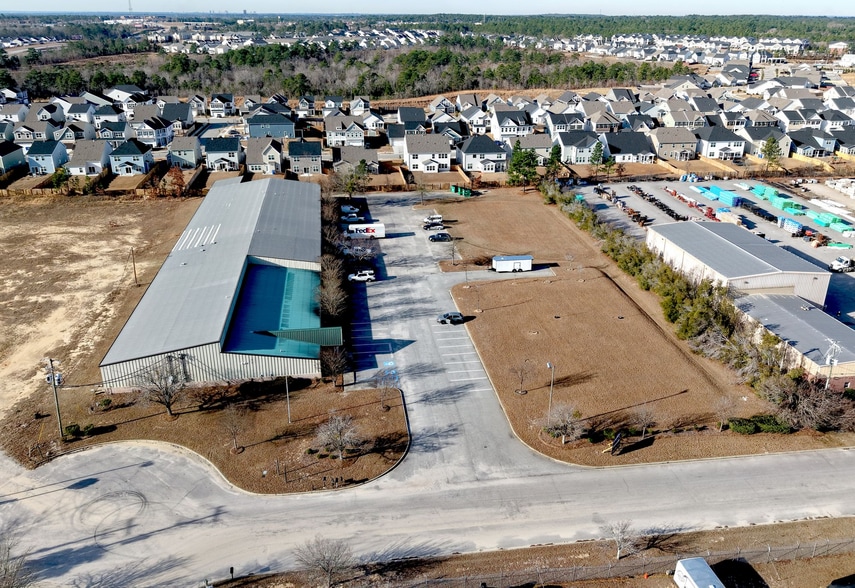 More Photos Of 170 Pontiac Business Center Dr, Elgin Warehouse For Lease