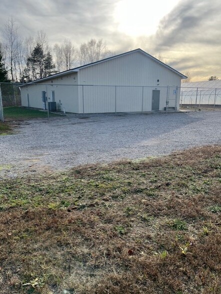 More Photos Of 6810 Sheridan Rd, Vassar Warehouse For Sale