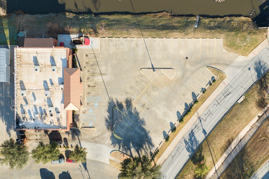 More Photos Of 4516 Maplewood Ave, Wichita Falls General Retail For Sale