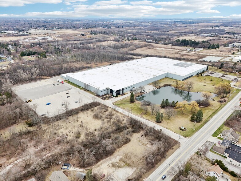 More Photos Of 5201-5401 W Donges Bay Rd, Mequon Warehouse For Lease