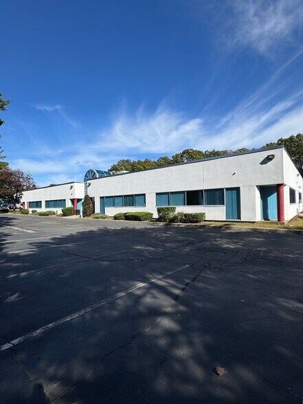 Primary Photo Of 300 Corporate Plz, Islandia Office For Lease