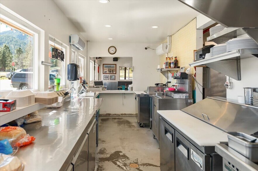 More Photos Of 404 CA-3 Hwy, Etna Restaurant For Sale