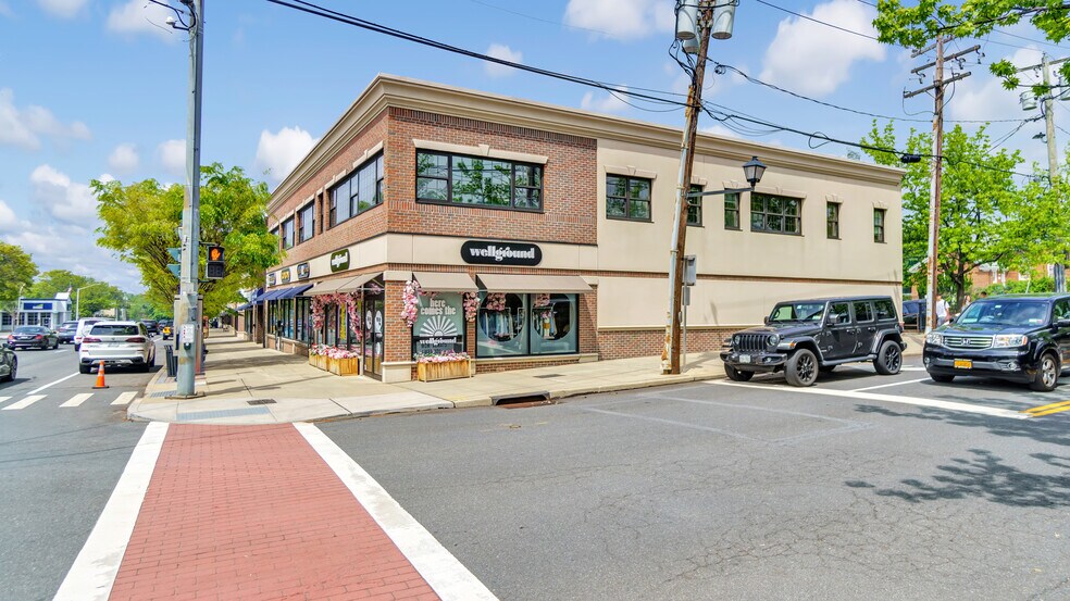 More Photos Of 927 Port Washington Blvd, Port Washington Storefront Retail Office For Lease