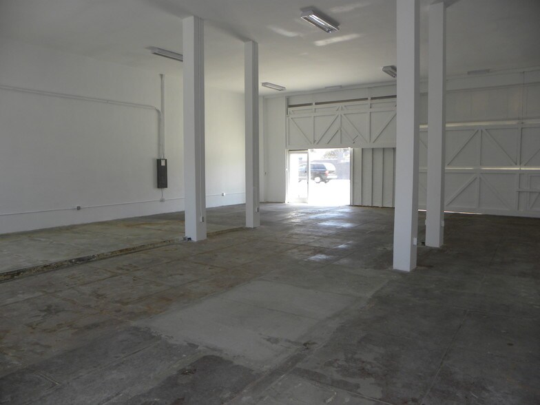 More Photos Of 1101-1119 S La Brea Ave, Los Angeles Freestanding For Lease