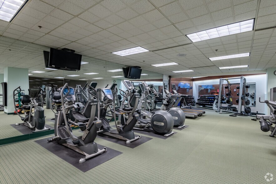 More Photos Of 13555 Bishops Ct, Brookfield Office For Lease