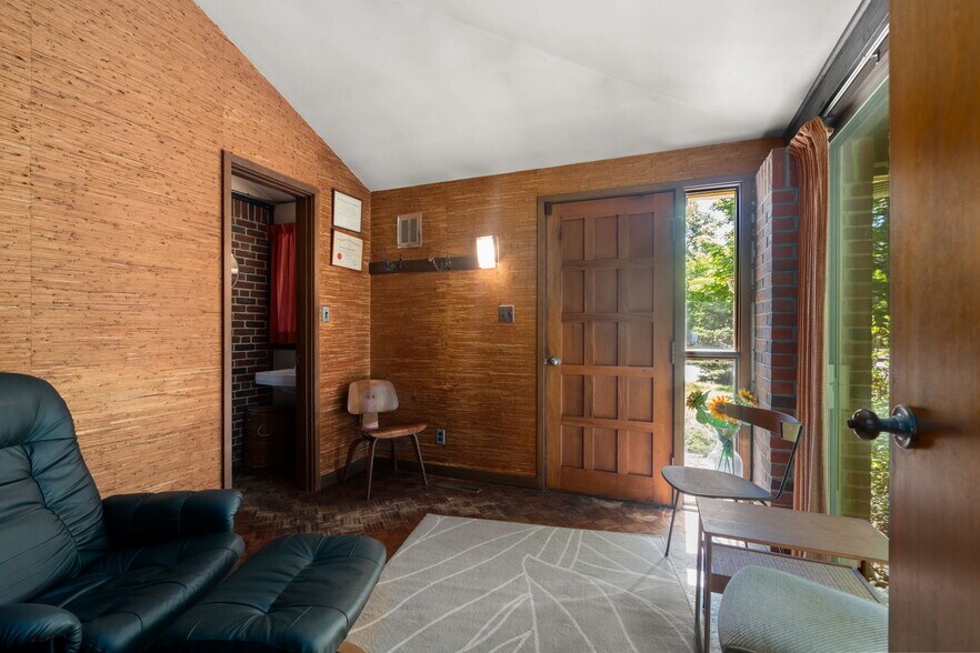 More Photos Of 379 Central St, Auburndale Office Residential For Sale