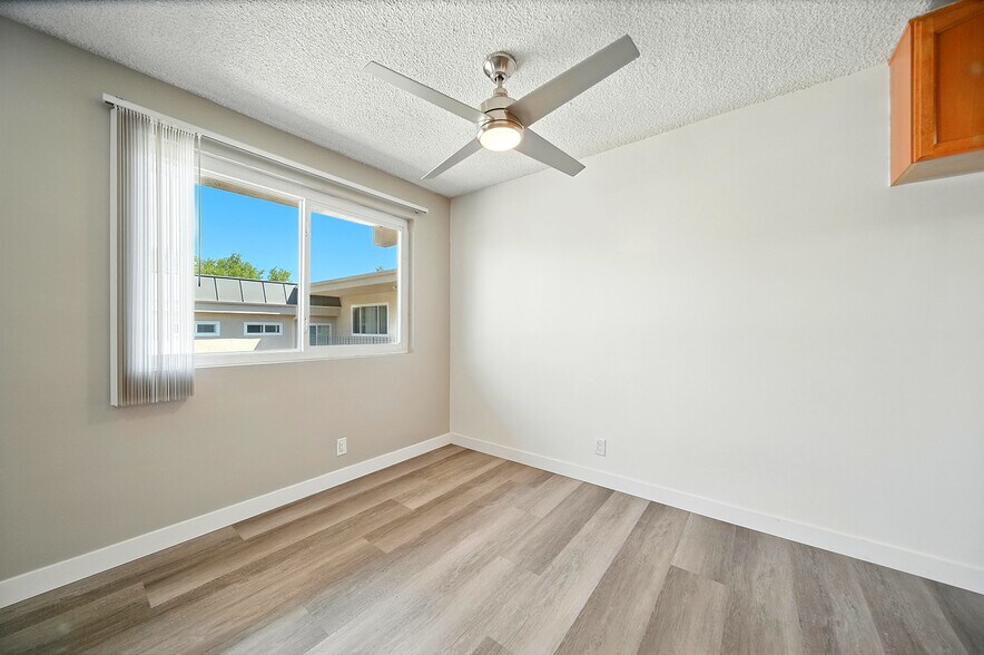 More Photos Of 1165 Thompson Ave, Glendale Apartments For Sale
