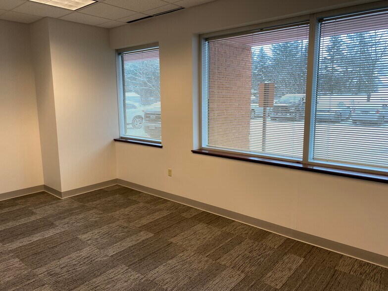 More Photos Of 400 Essjay Rd, Williamsville Office For Lease