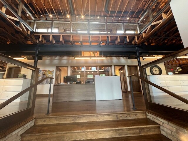 More Photos Of 220 N River St, East Dundee Freestanding For Sale