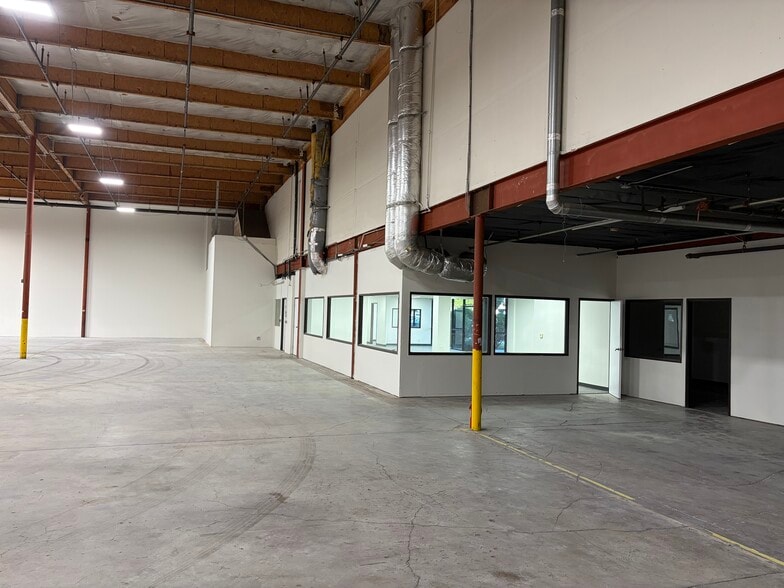 More Photos Of 2820-2834 La Mirada Dr, Vista Manufacturing For Lease