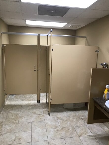 More Photos Of 322 S Main St, Lancaster Medical For Sale