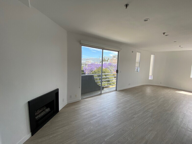 More Photos Of 8600 Burton Way, Los Angeles Apartments For Sale