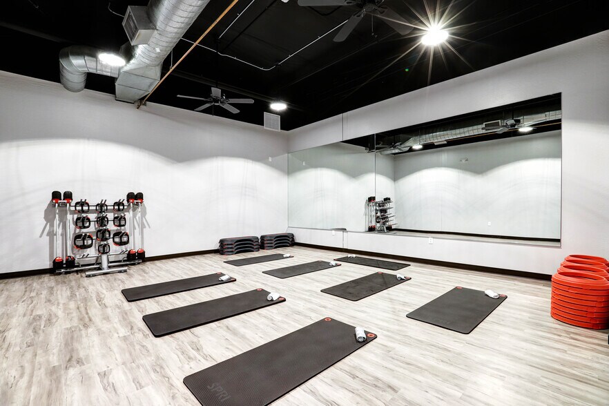 More Photos Of 1110-1166 S Gilbert Rd, Gilbert Unknown For Lease