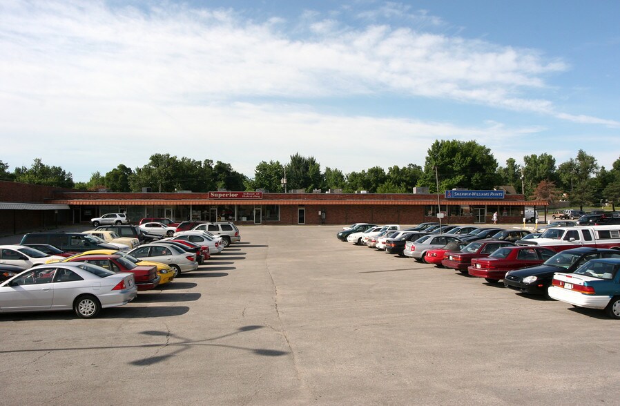 More Photos Of 1209-1225 E Santa Fe St, Olathe General Retail For Sale